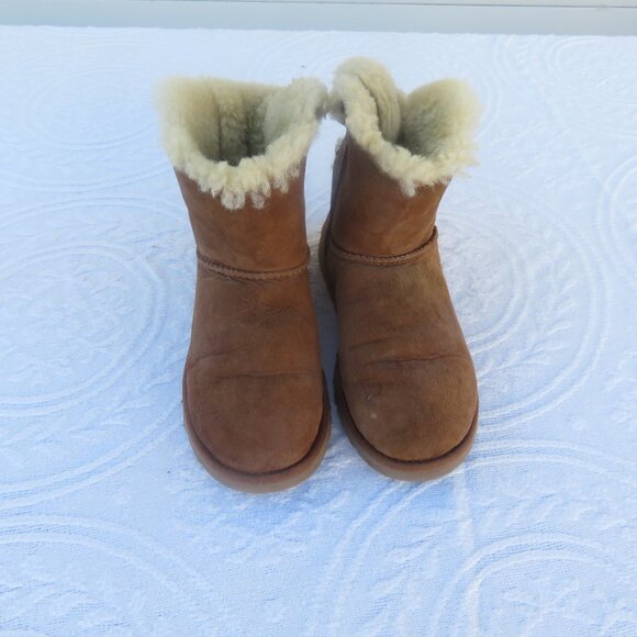Women's UGG Mini Bailey Bow II Boots Size 7 - Picture 1 of 8